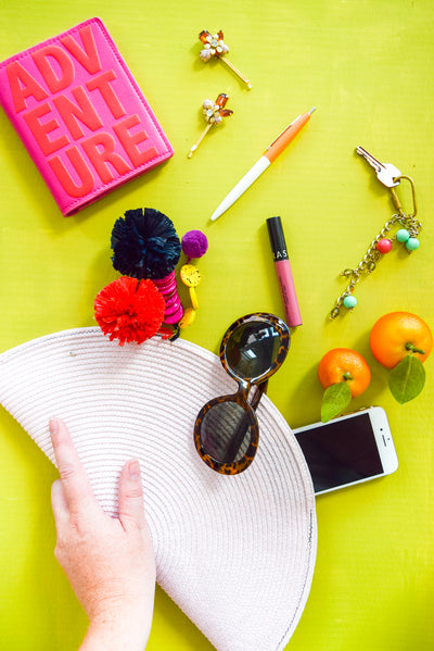 Is it a placemat?  Or is a clutch?  It's both! Check out this fast and fabulous DIY.