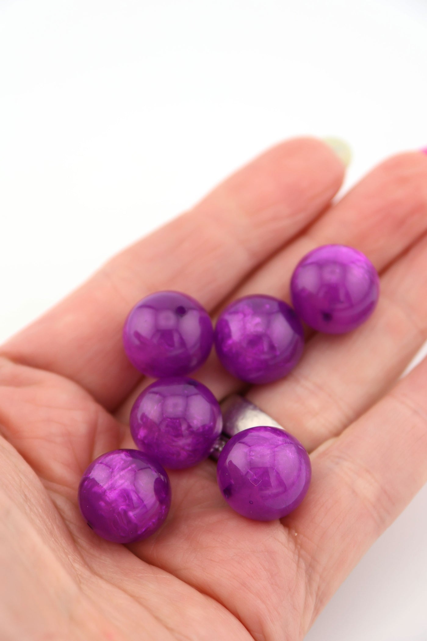 16mm Violet Purple Satin Glow Italian Poly Resin Round, 6 Beads for making retro DIY Jewelry