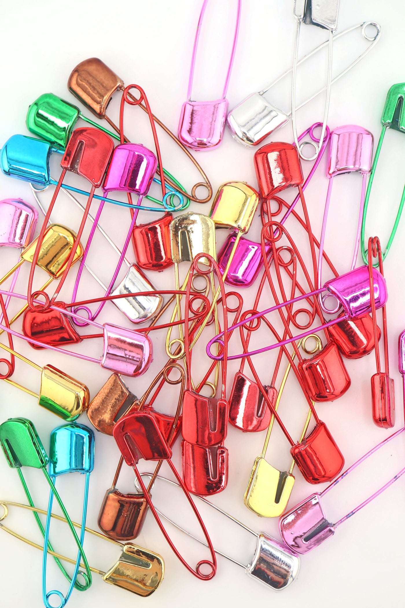 Beaded Safety Pin DIY Kit – Colorful Enamel Beads for Shoes, Bags & Beyond