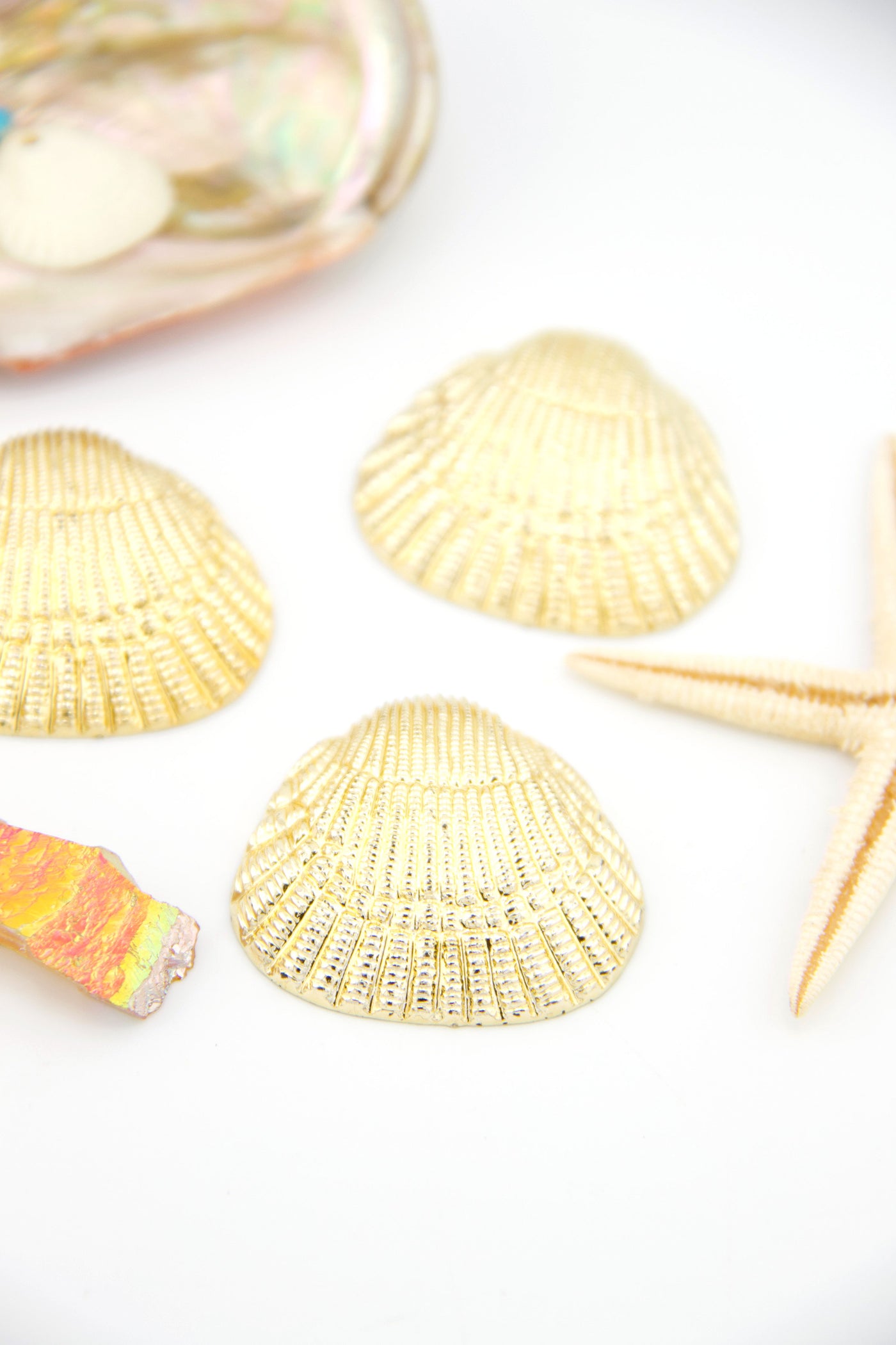 Golden Clam Shell, Vintage German Resin Pendant, 35mm, 1 pc. DIY Beach Mermaidcore Jewelry