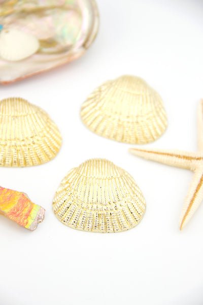Golden Clam Shell, Vintage German Resin Pendant, 35mm, 1 pc. DIY Beach Mermaidcore Jewelry