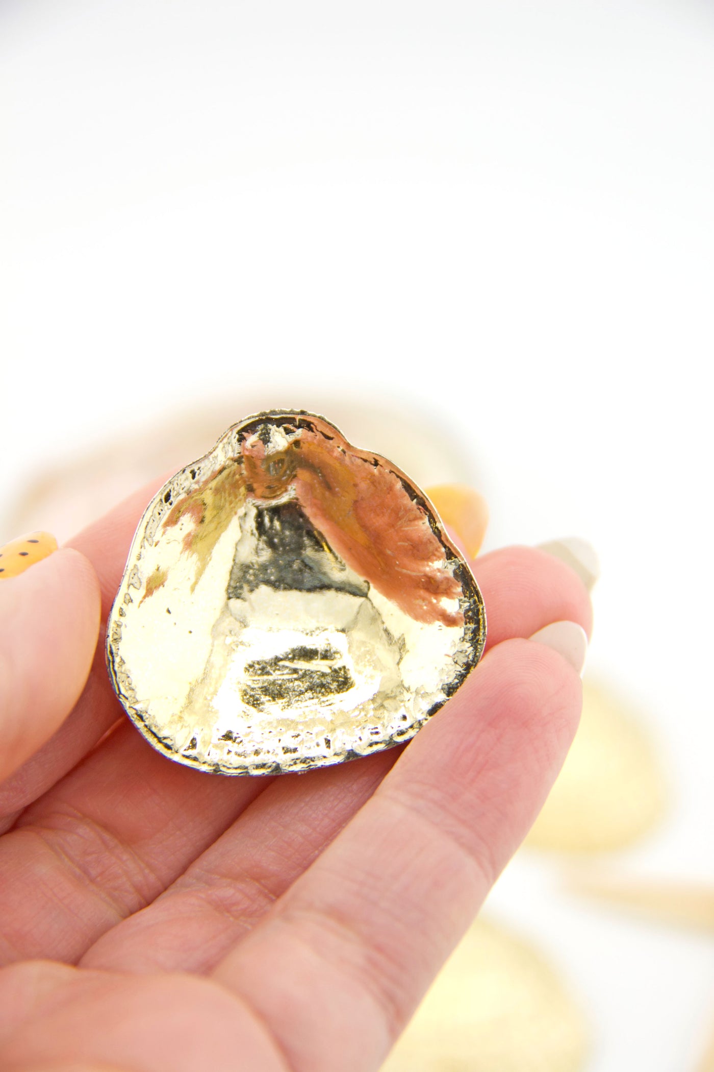 Golden Clam Shell, Vintage German Resin Pendant, 35mm, 1 pc. DIY Beach Mermaidcore Jewelry
