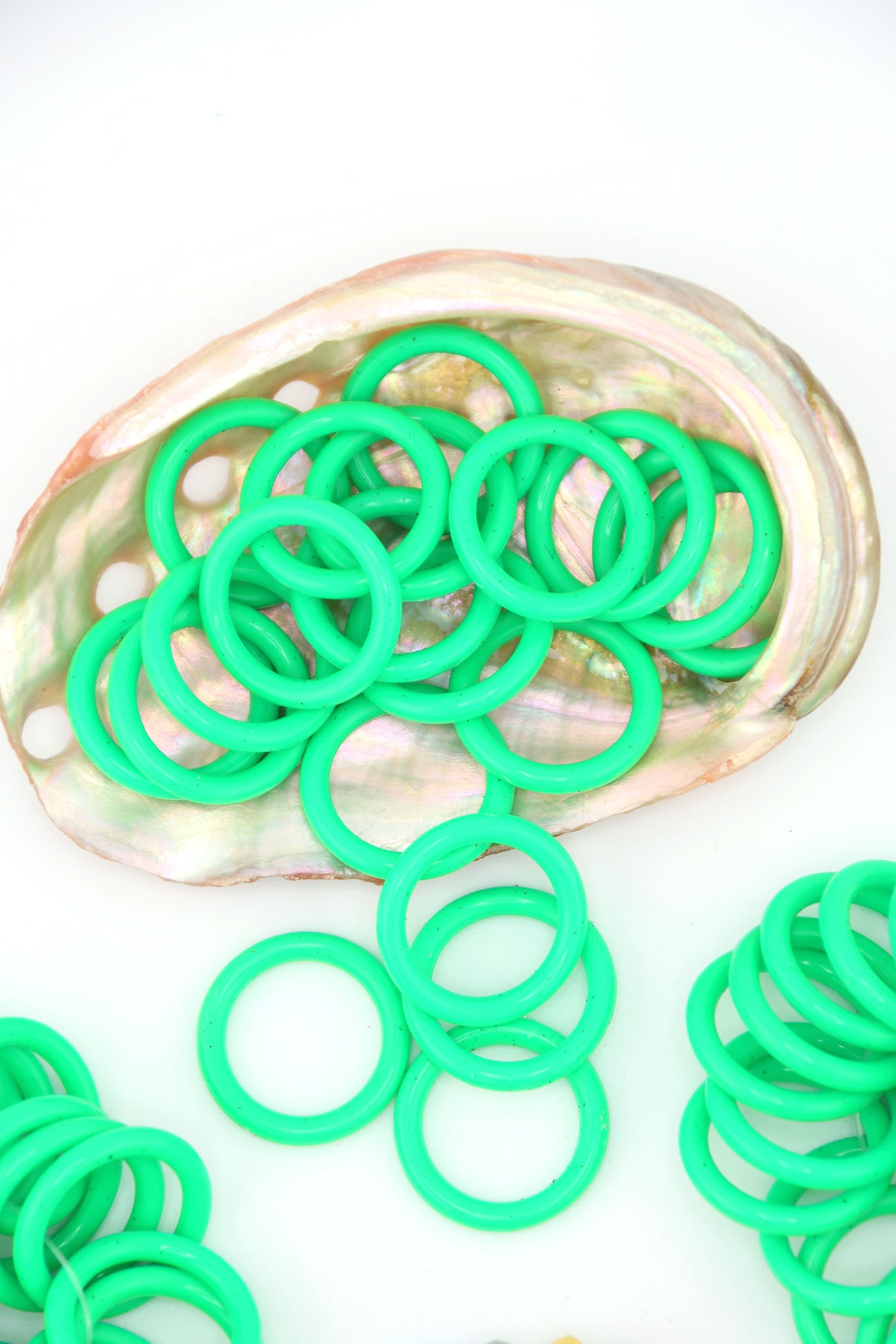 Green Vintage German Resin Rings, 18mm, 20 Beads