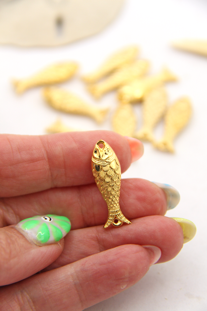 Gold Fish Charm, German Resin Beach Amulet, 27mm, Pendant