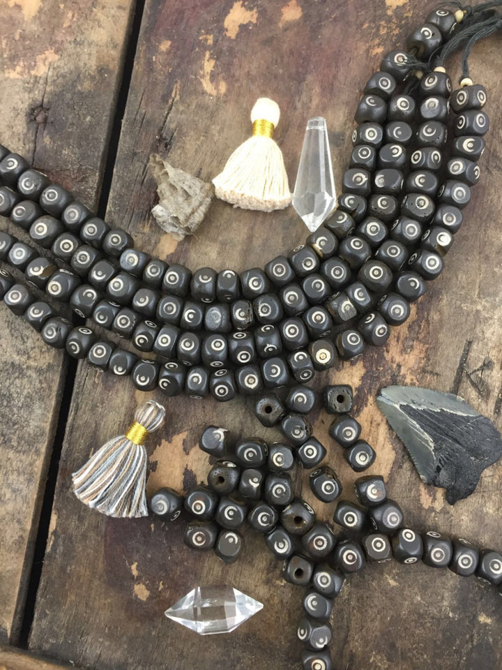 COBRA Bone Beads 1連 Black Cubed Bullseye: Hand Carved Bone Beads, 8x7mm, 27 pieces