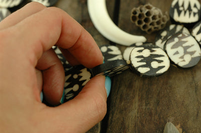 Dotted Chevron African Batik Bone Beads / Black & White Kenyan Flat Disc Beads 23x5mm / Hand-Stained Tribal Beads/ Boho Festival Fashion - ShopWomanShopsWorld.com. Bone Beads, Tassels, Pom Poms, African Beads.